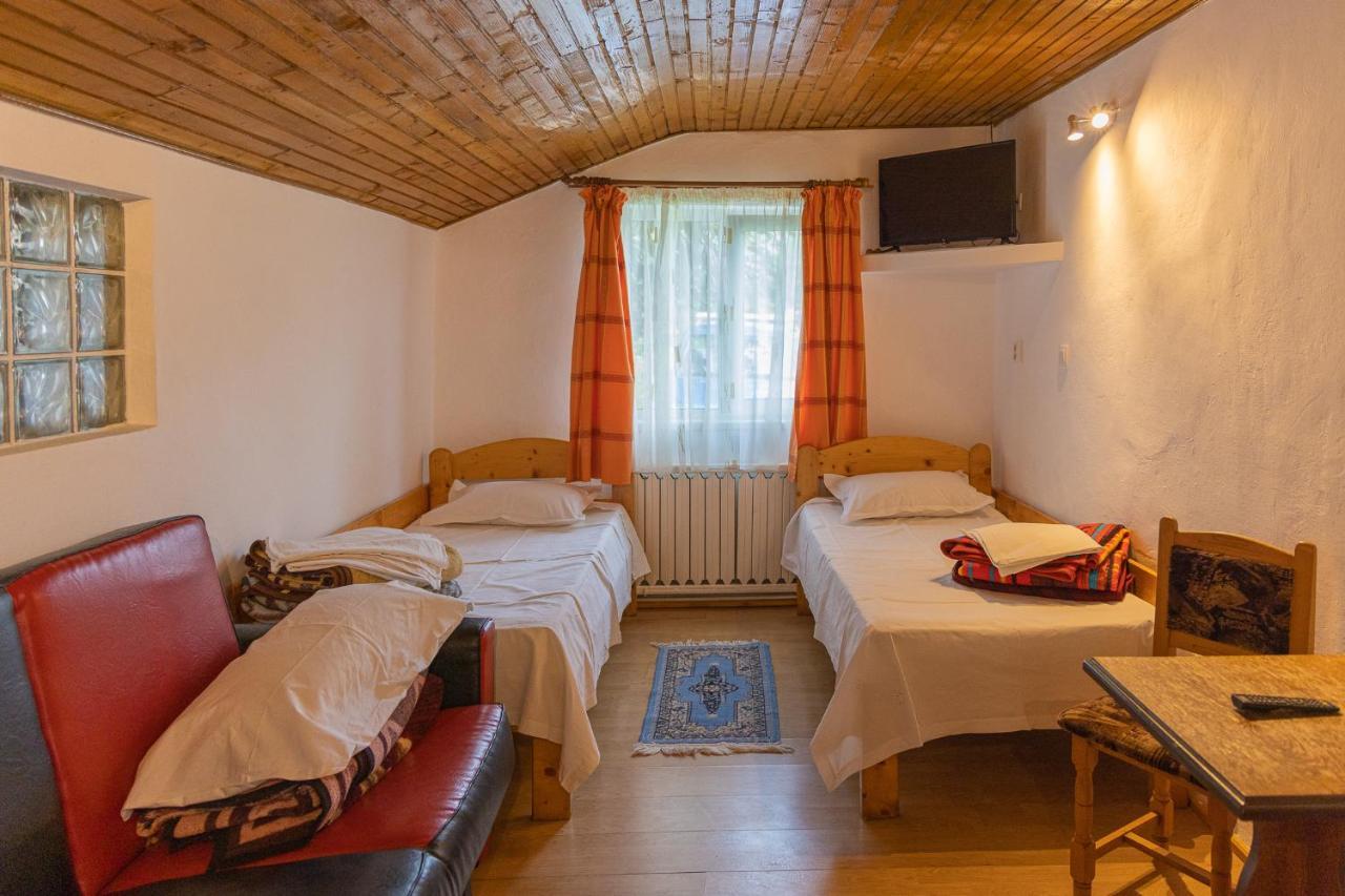 Pensiunea Montan Buşteni Exterior foto